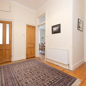 Tasteful 1-bedroom Near Meadows Apartment